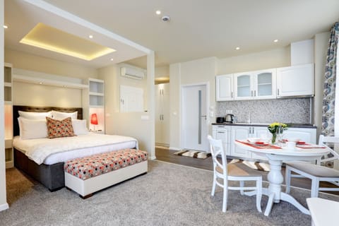 Junior Suite, 1 Queen Bed, Kitchenette, Corner | Living area | 43-inch flat-screen TV with satellite channels, TV, books