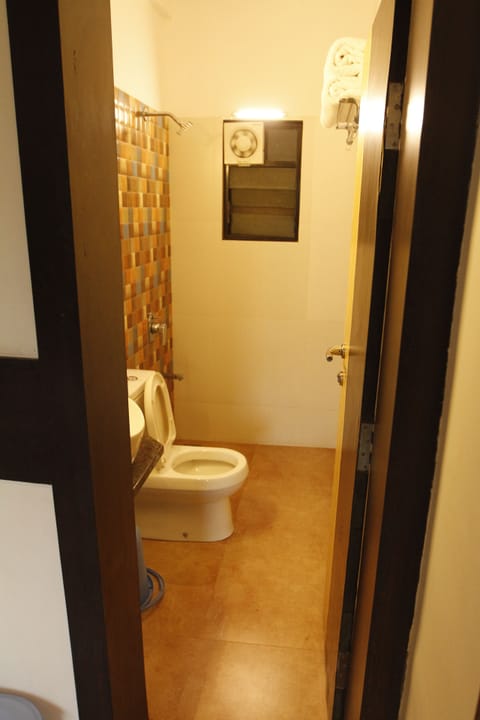 Deluxe AC Room | Bathroom | Shower, free toiletries, towels, soap