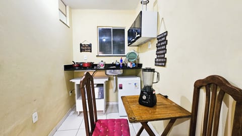Kitnet | Private kitchen | Shared fridge, oven, coffee/tea maker, electric kettle