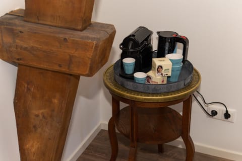 Deluxe Triple Room, 3 Twin Beds | Coffee and/or coffee maker