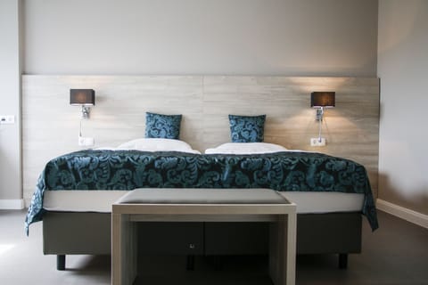 Hypo-allergenic bedding, free WiFi, bed sheets