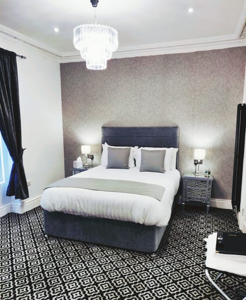 Deluxe Double Room, Ensuite | In-room safe, soundproofing, free WiFi, bed sheets