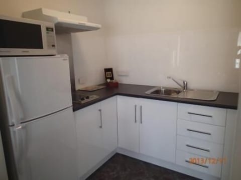 Studio, 1 Bedroom | Private kitchen | Fridge, microwave, coffee/tea maker, electric kettle