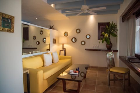 Oceanfront Master Pool Suite | Free minibar items, in-room safe, individually decorated