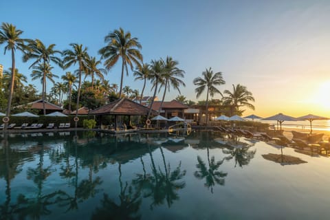 Outdoor pool, pool umbrellas, sun loungers