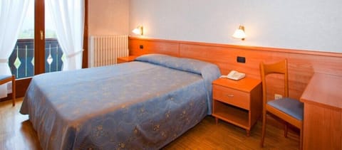Double Room, 1 Queen Bed | In-room safe, desk, free WiFi, wheelchair access