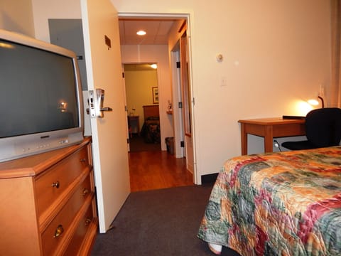 Family Room | In-room safe, individually decorated, individually furnished, desk