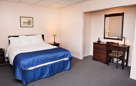 Standard Room, 1 Queen Bed | In-room safe, individually decorated, individually furnished, desk