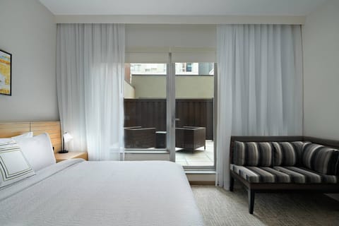 Studio, 1 King Bed, Courtyard View | Egyptian cotton sheets, premium bedding, down comforters