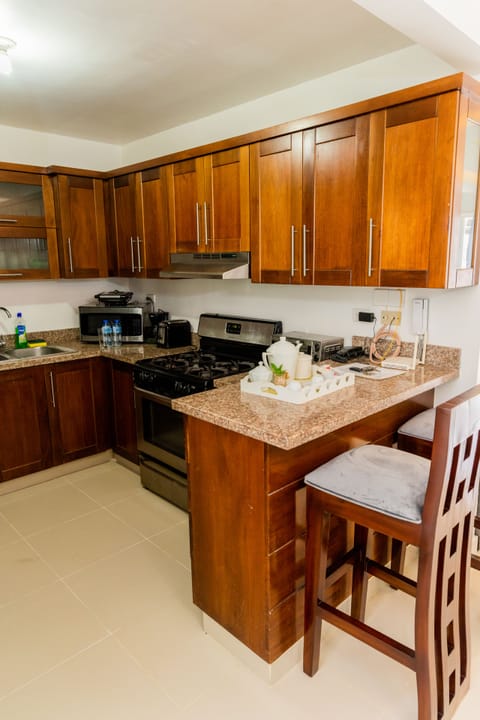 Apartment, 3 Bedrooms | Private kitchen | Fridge, microwave, oven, stovetop