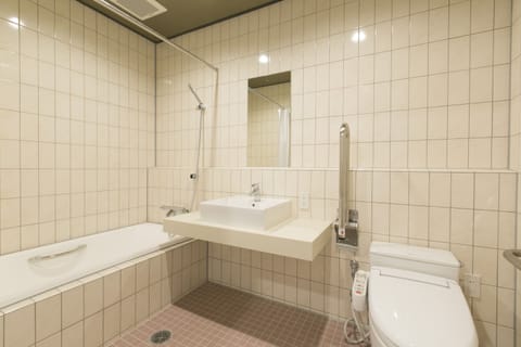 New Wing Twin Room, Accessible, Non Smoking | Bathroom shower