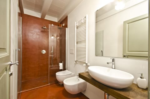 Suite, Garden View | Bathroom | Shower, free toiletries, hair dryer, slippers