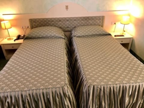 Classic Twin Room | Premium bedding, minibar, in-room safe, desk
