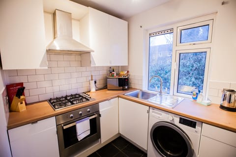 Apartment, 2 Bedrooms | Private kitchen | Fridge, microwave, oven, stovetop