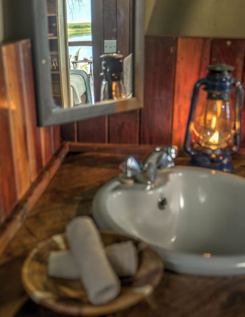 Xaro Lodge | Bathroom sink