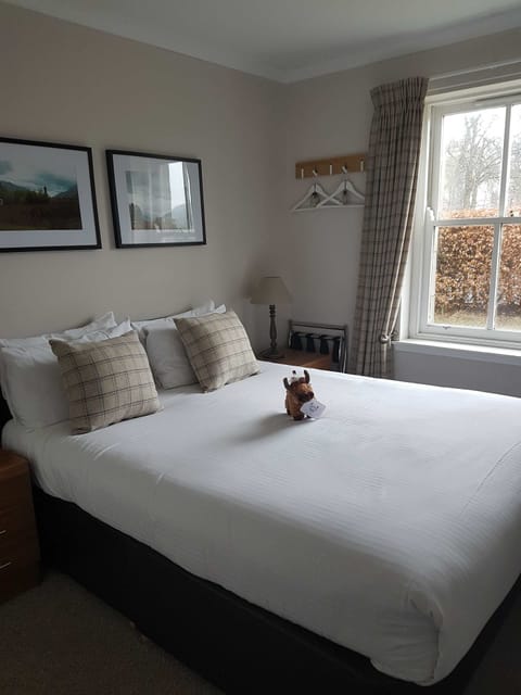 Standard Room (King) | Desk, free cribs/infant beds, free WiFi, bed sheets