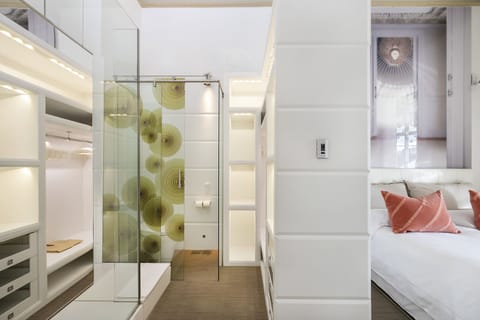 Superior Suite, Balcony (Royal Suite 1906) | Bathroom | Separate tub and shower, deep soaking tub, rainfall showerhead