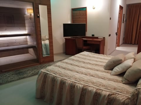 Junior Suite | Premium bedding, minibar, in-room safe, desk