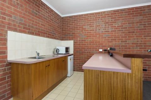 1 Bedroom Apartment | Private kitchenette | Mini-fridge, electric kettle