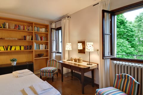 Duplex, 2 Bedrooms | Individually decorated, individually furnished, iron/ironing board