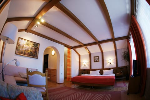 1 bedroom, in-room safe, desk, free WiFi