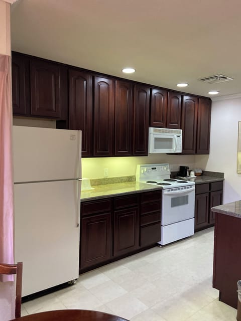 Apartment, 2 Bedrooms | Private kitchen | Coffee/tea maker