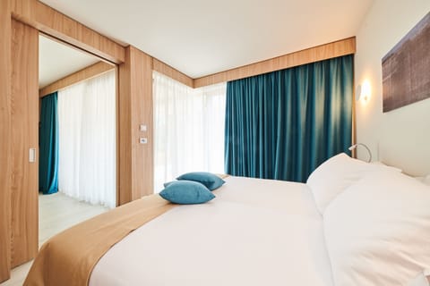 Superior Suite (Park side) | In-room safe, desk, blackout drapes, free cribs/infant beds