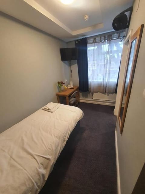 Single Room | Desk, free WiFi, bed sheets