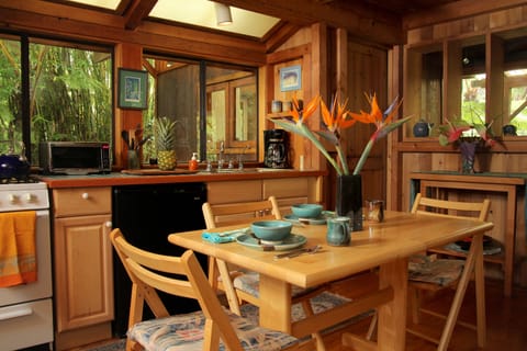 Guest Cottage | In-room dining