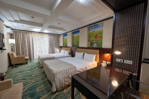 Family Studio Suite | Premium bedding, minibar, in-room safe, desk