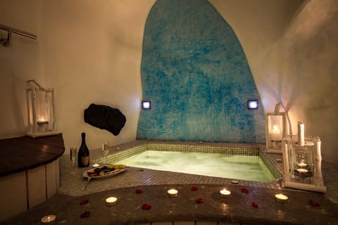 Grand Villa, 3 Bedrooms, Private Pool, Sea View (Cave) | Private spa tub