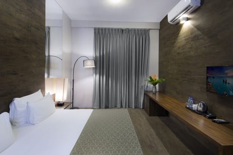 Deluxe Double Room | Minibar, in-room safe, desk, soundproofing