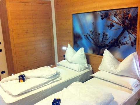 Minibar, in-room safe, free WiFi