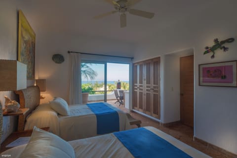 05 Flores - Ocean View | Premium bedding, minibar, bed sheets