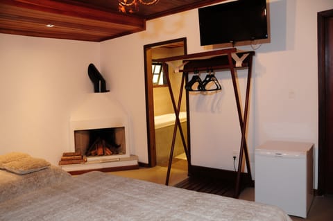 Chale Bromelia 07 | Minibar, blackout drapes, iron/ironing board, free WiFi