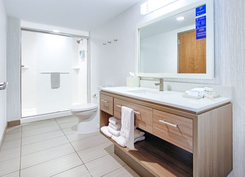 Suite, 1 King Bed, Accessible (Hearing) | Bathroom | Hydromassage showerhead, free toiletries, hair dryer, towels