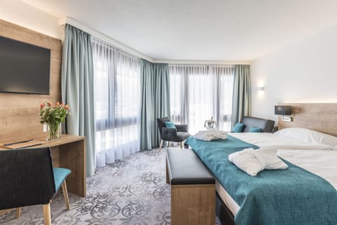 Minibar, in-room safe, desk, laptop workspace