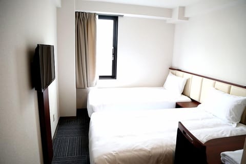 Twin Room | Desk, free WiFi, bed sheets