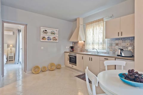 Villa (Skinos) | Private kitchen | Fridge, oven, stovetop, coffee/tea maker