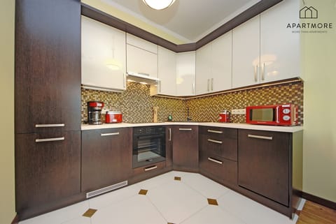 Standard Apartment | Private kitchenette | Fridge, microwave, oven, stovetop