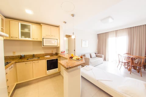 Deluxe Suite | Private kitchen | Microwave