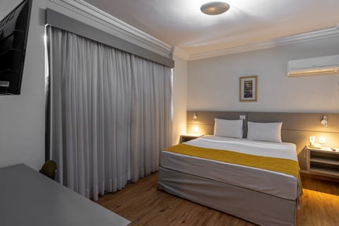 Deluxe Double Room, 1 Queen Bed, Non Smoking | Premium bedding, down comforters, pillowtop beds, minibar