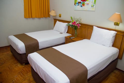 Twin Room, 2 Twin Beds | Minibar, in-room safe, desk, free WiFi