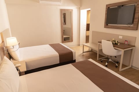 Twin Room, 2 Twin Beds | Minibar, in-room safe, desk, free WiFi