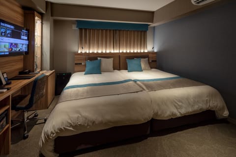 Hollywood Twin Room | Minibar, in-room safe, blackout drapes, soundproofing