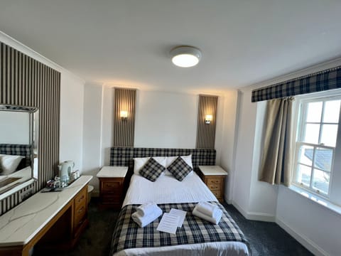 Double Room | Desk, iron/ironing board, free WiFi, bed sheets