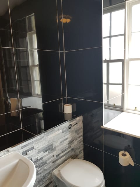 Family Triple Room, Multiple Beds | Bathroom | Towels