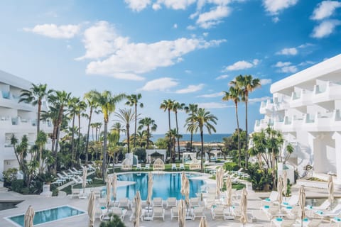 Outdoor pool, pool umbrellas, sun loungers