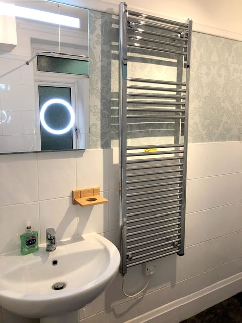 Superior Quadruple Room, Ensuite, Sea View ( / Superking and Twin ) | Bathroom