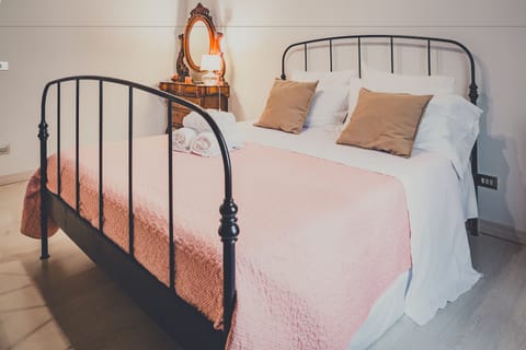 Basic Double or Twin Room, Shared Bathroom | Premium bedding, desk, soundproofing, iron/ironing board